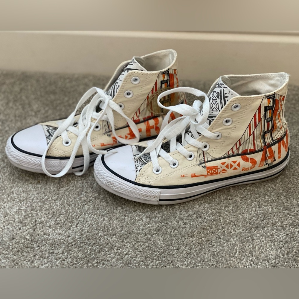 Like New - San Francisco Converse women’s size 6.5